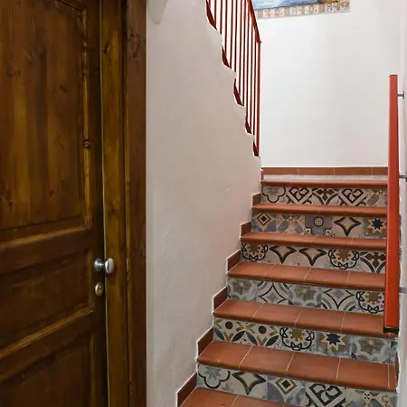Old Town Studio Flat * 알게로