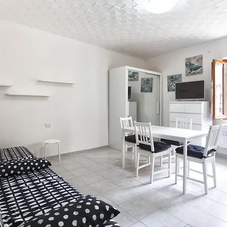 아파트 Old Town Studio Flat